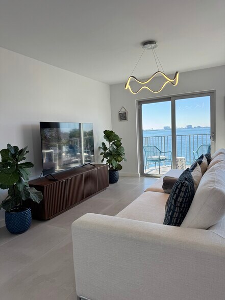 Building Photo - 11930 N Bayshore Dr