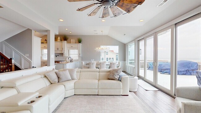 Building Photo - 404 21st St S