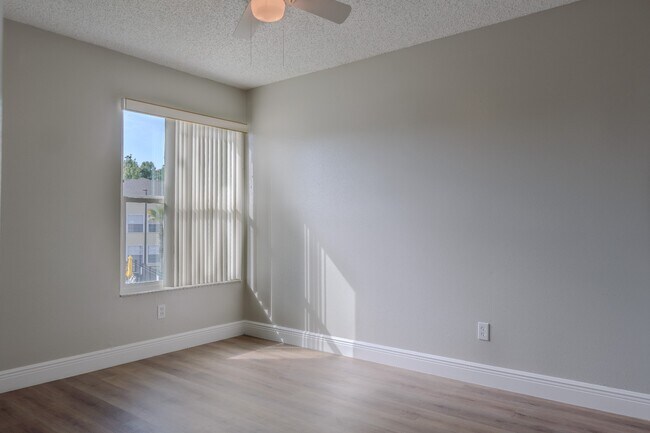 Building Photo - 5004 Laguna Bay Cir