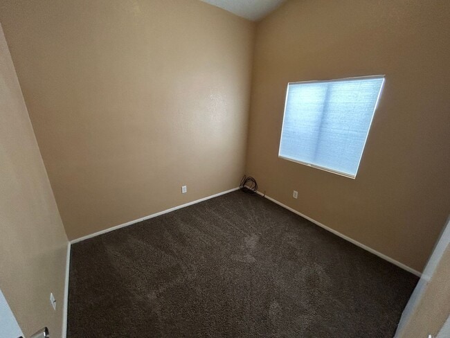 Building Photo - Beautiful single story- 3Bed/2Bath home lo...