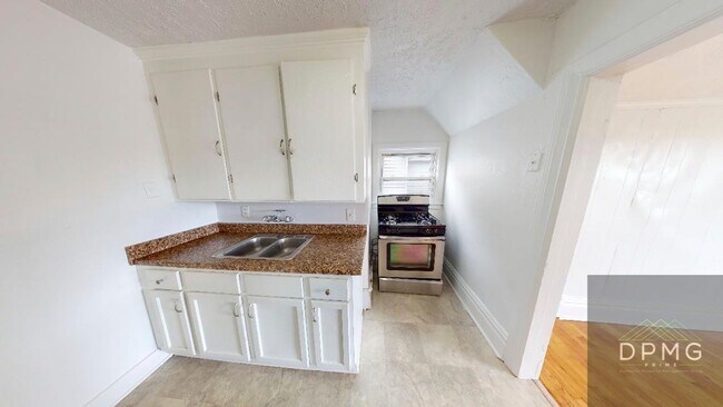 Building Photo - 129 S Hosmer St