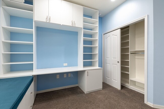 Building Photo - BEAUTIFUL UPDATED 4 bedroom home in great community!