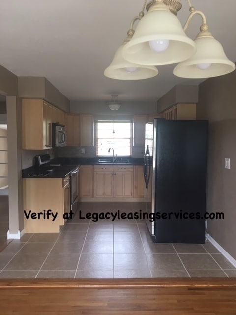 Building Photo - Remodeled 4/2 Home-Lawncare Included