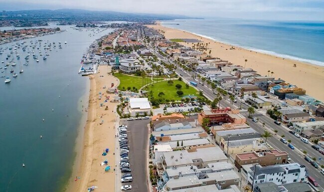 1 block to Marina Park! - 1826 W Balboa Blvd