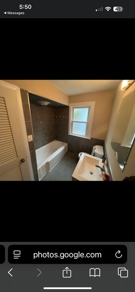 Building Photo - 5073 Greenhurst Dr