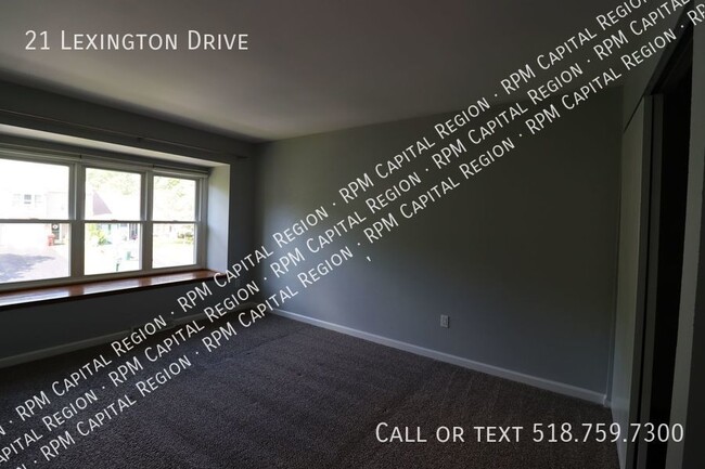 Building Photo - Lexington Drive 3 Bedroom Townhome