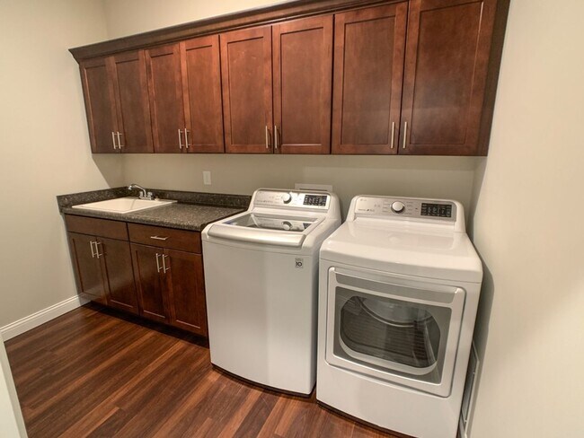Building Photo - 5447 Crocus Dr