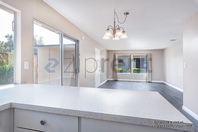 Building Photo - 370 Don Basillo Way