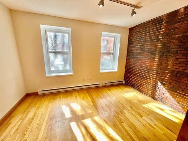 Building Photo - 5 Thacher Ct