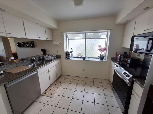 Building Photo - 427 Cerromar Ln