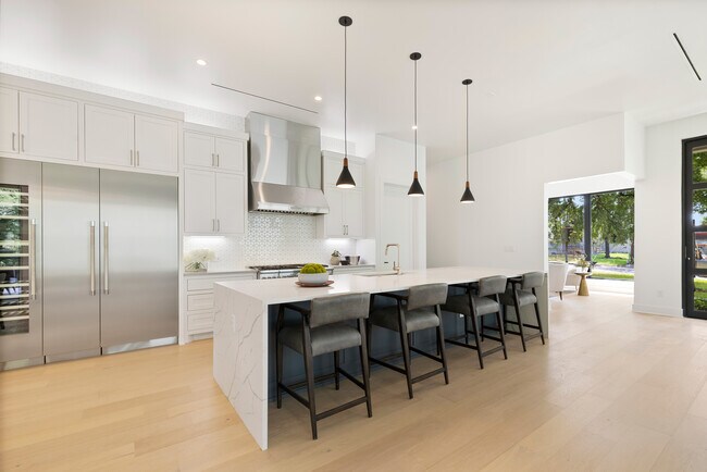 Building Photo - 2504 Bluffview Dr