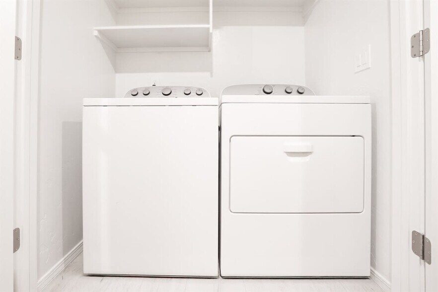 Building Photo - 609 N Kimball Ave