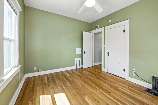 Building Photo - PRE-LEASE for AUGUST 2026 - Sam Hughes Bun...