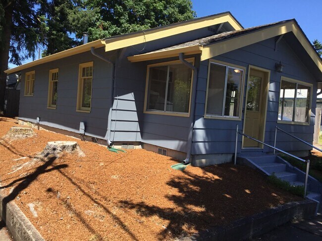 Building Photo - 2 Bedroom House in Springfield