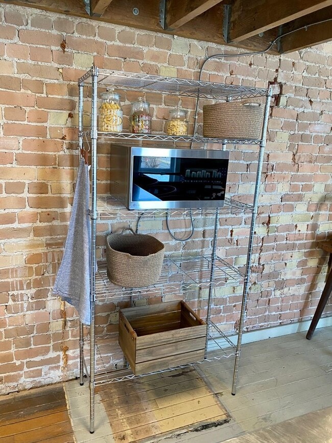 Building Photo - Modern 2BD Loft with Vintage Charm – Prime Historic Downtown Location!