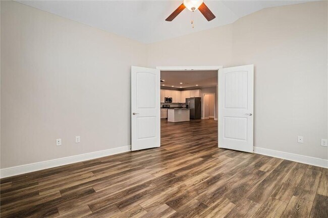 Building Photo - 1203 Holmes Ave