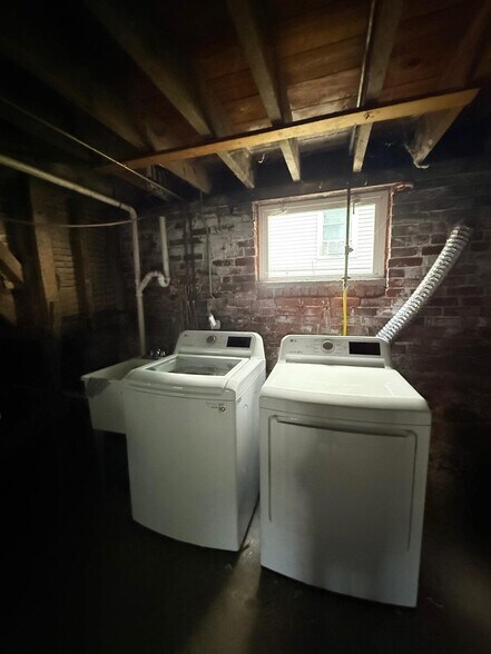 Building Photo - 69 Raymond Ave