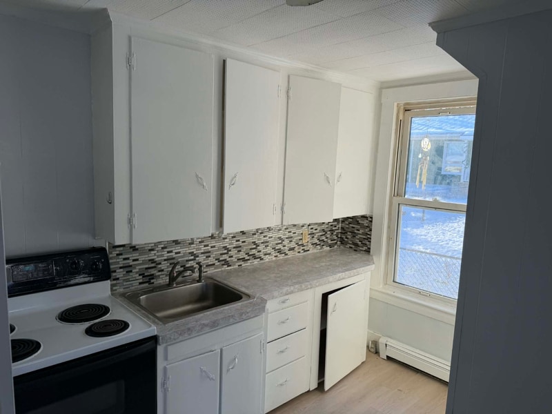 Building Photo - 242 Lincoln St