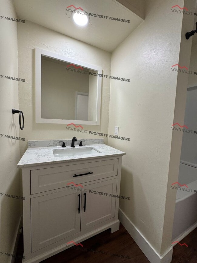 Building Photo - R282C