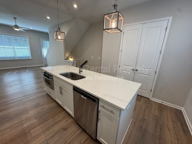 Building Photo - 137 Pacer Pl