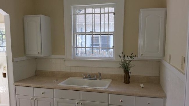 Building Photo - 118 W 28th St