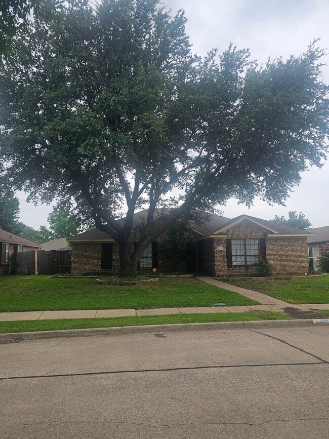 Primary Photo - 2310 Cortland Cir