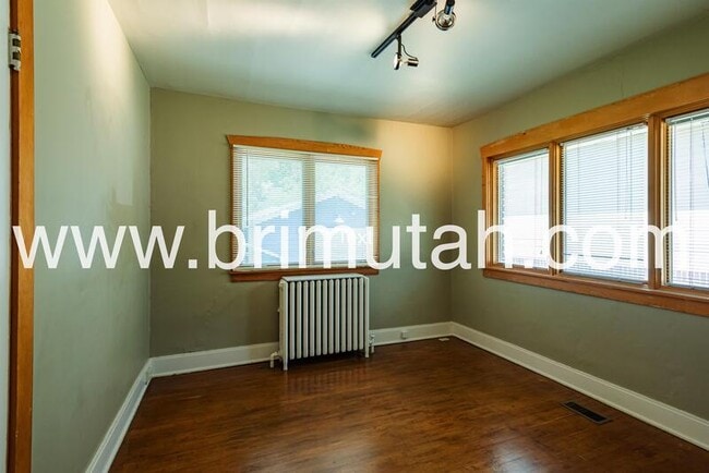 Building Photo - 1475 E Michigan Ave