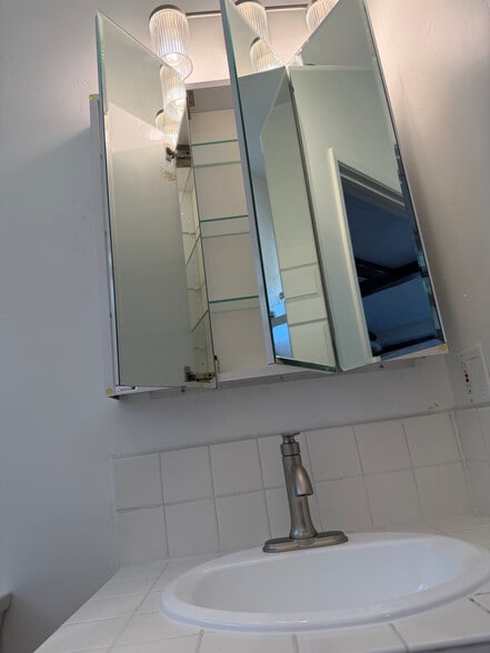 Building Photo - 12621 Victoria Ave