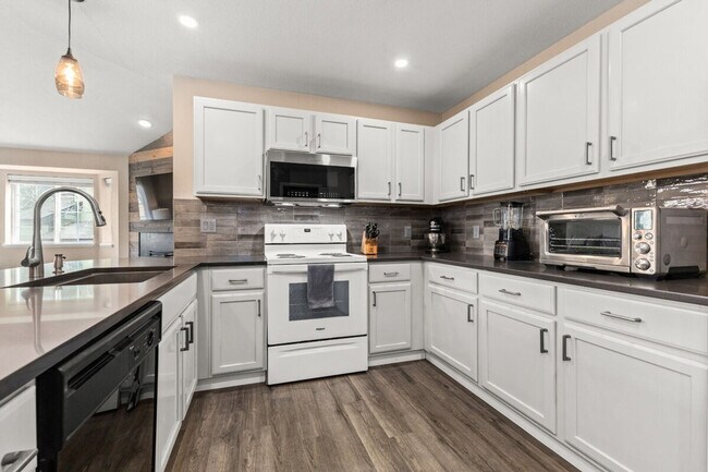 Building Photo - 3377 Sunburst Ct