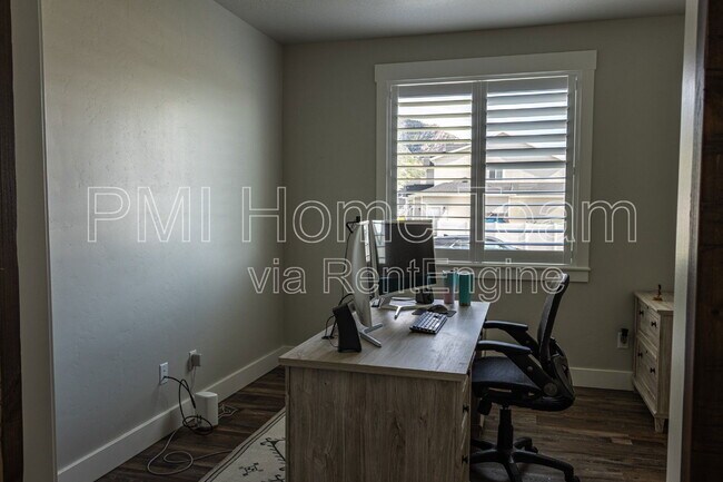 Building Photo - 1092 E 2475 N