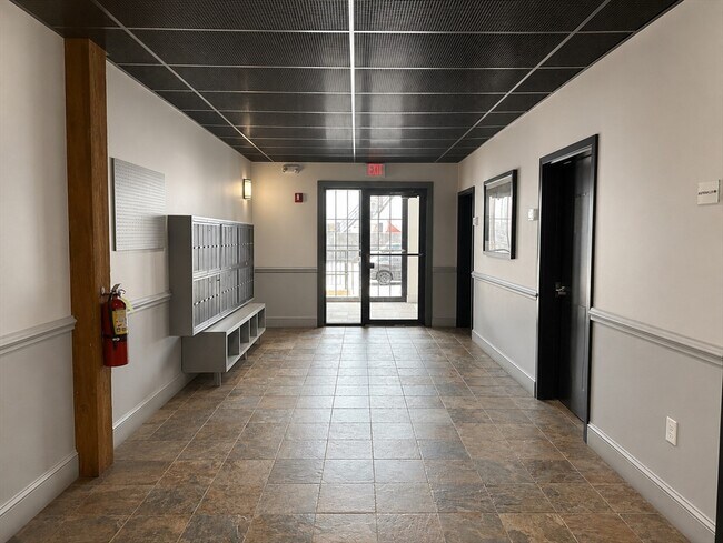 Building Photo - 881 E 1st St