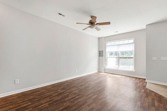Building Photo - Beautifully Updated 3-Bedroom Townhome Nea...