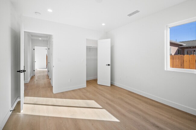 Building Photo - 14332 Miranda St
