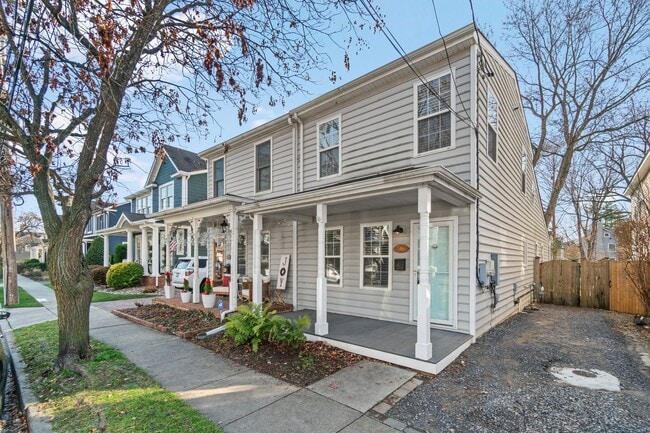 Building Photo - Must see in Eastport!