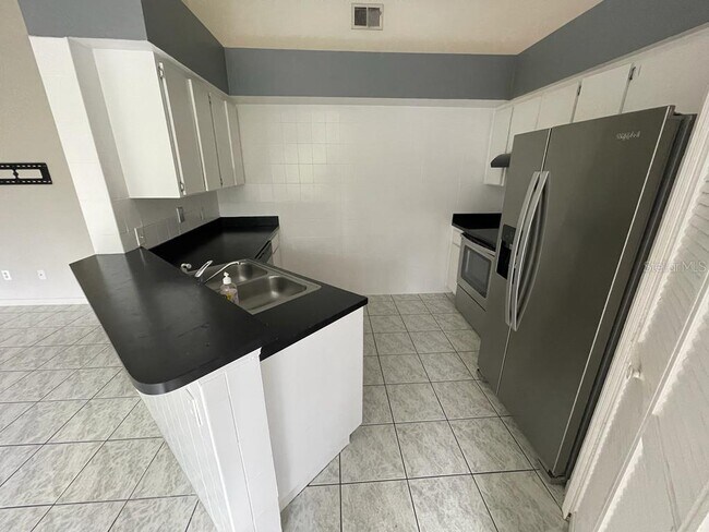 Building Photo - 4692 Sussex Terrace