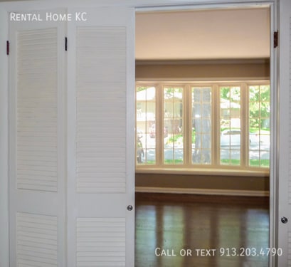 Building Photo - 5521 W 98th Pl