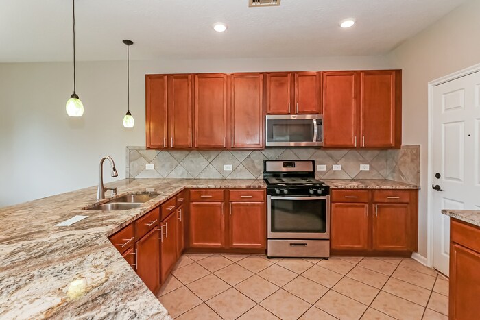 Building Photo - 15806 Copper Oak Ln
