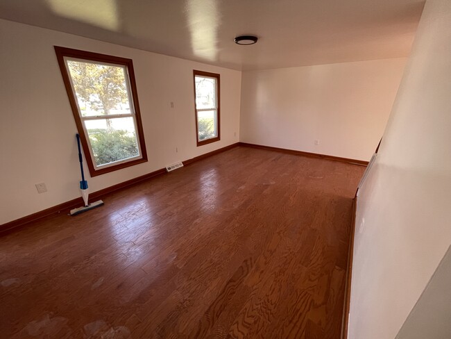Building Photo - 165 Berehaven Dr
