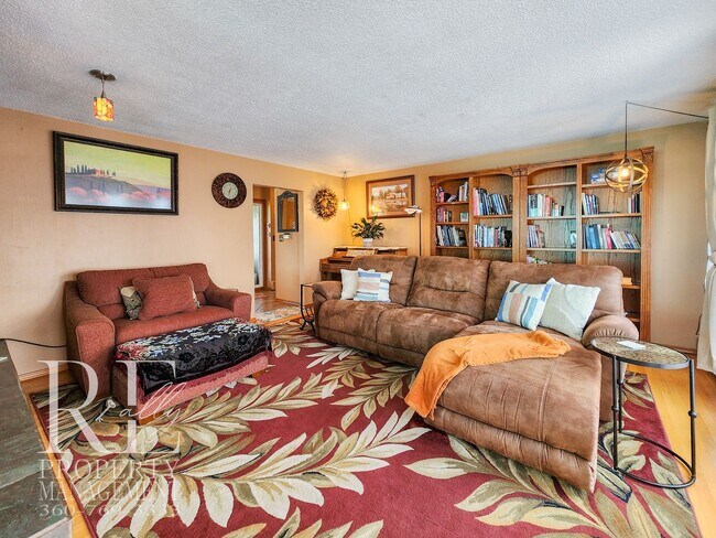 Building Photo - 2113 Brashem Ave