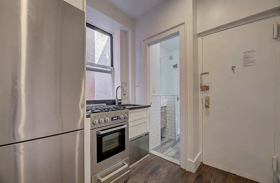 Building Photo - 207 Madison St