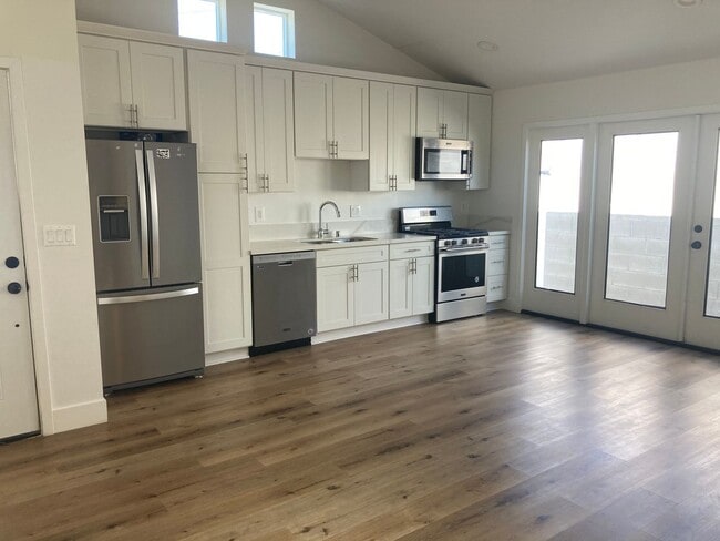 Primary Photo - Updated Home in Heart of LA!