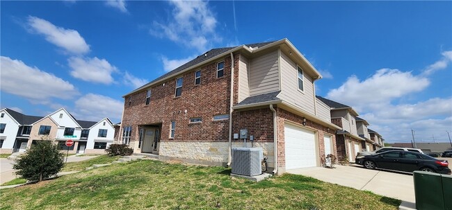 Building Photo - 2157 Big River St