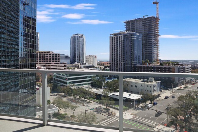 Building Photo - 400 Central Ave