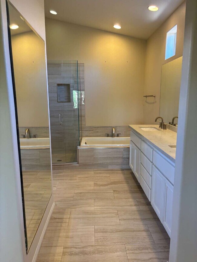 Building Photo - 45218 Coeur Dalene Dr