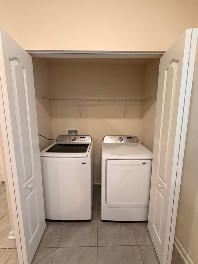 Building Photo - 131 Pomona Wy