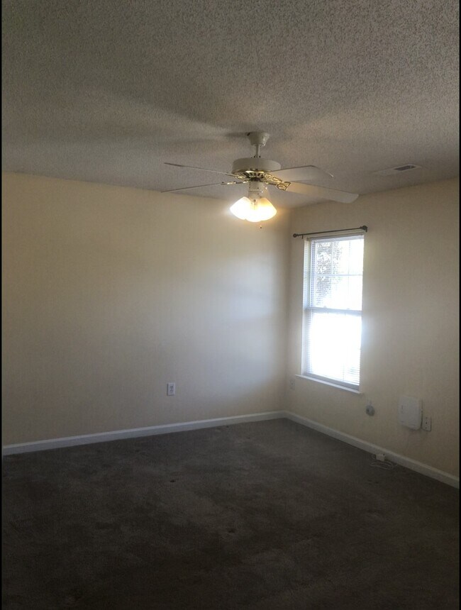 Building Photo - 2407 James St