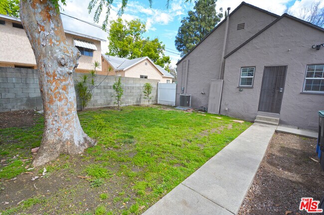 Building Photo - 179 W Spazier Ave