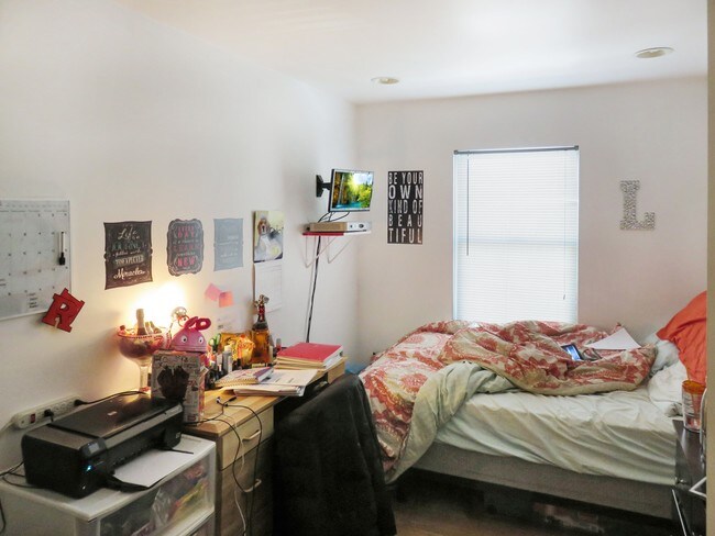 Interior Photo - 75 Easton Ave