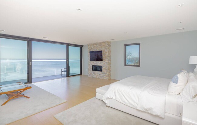 Building Photo - 247 Kings Point Rd