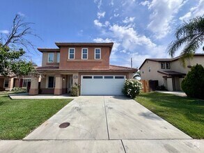 Building Photo - Spacious 4 Bedroom Home with a loft AND bo...